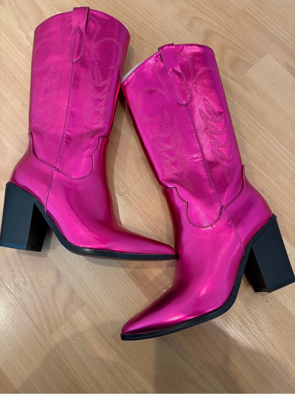 Miss Lola Metallic Fuchsia Western Block Heel Boots